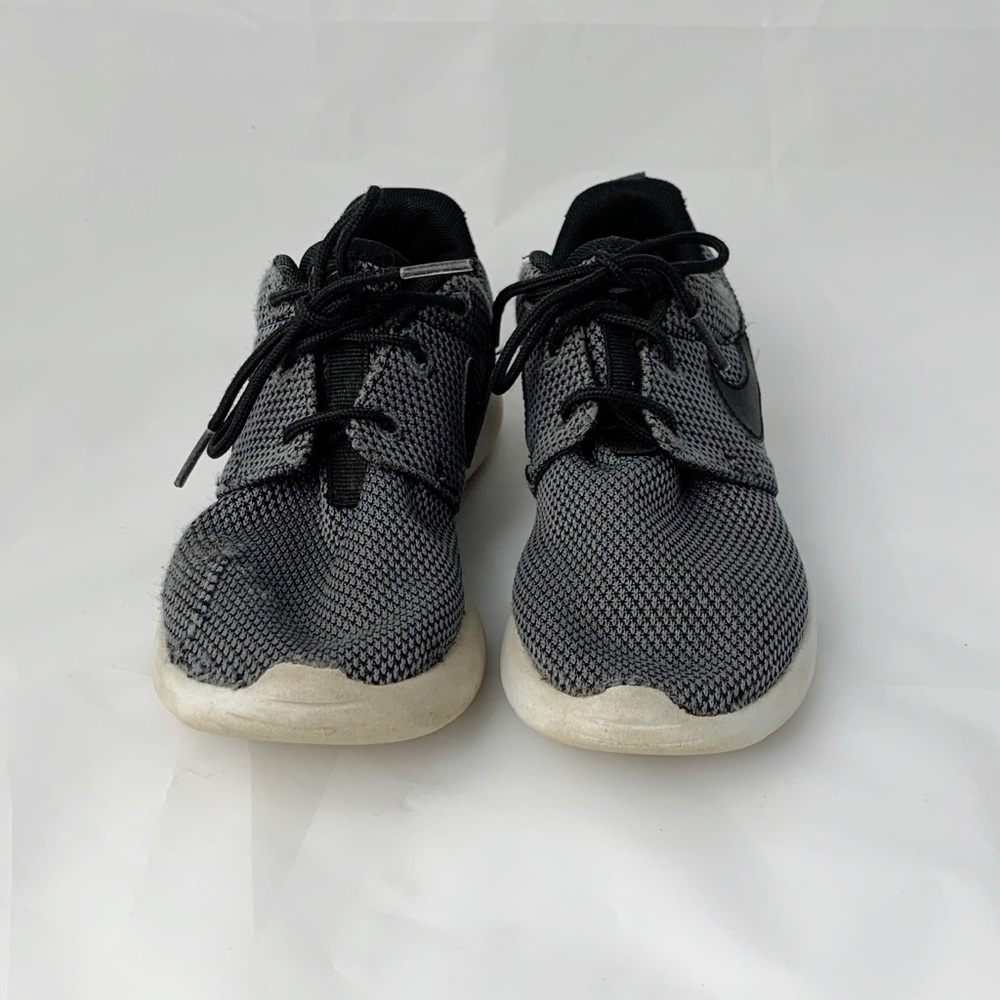 Nike Roshe kids sz 1